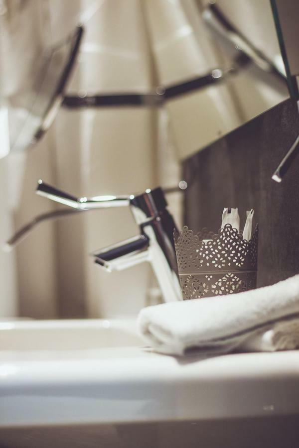 Hotel Goldene Traube - By Neugart ทราเบิน-ทราร์บาค ภายนอก รูปภาพ