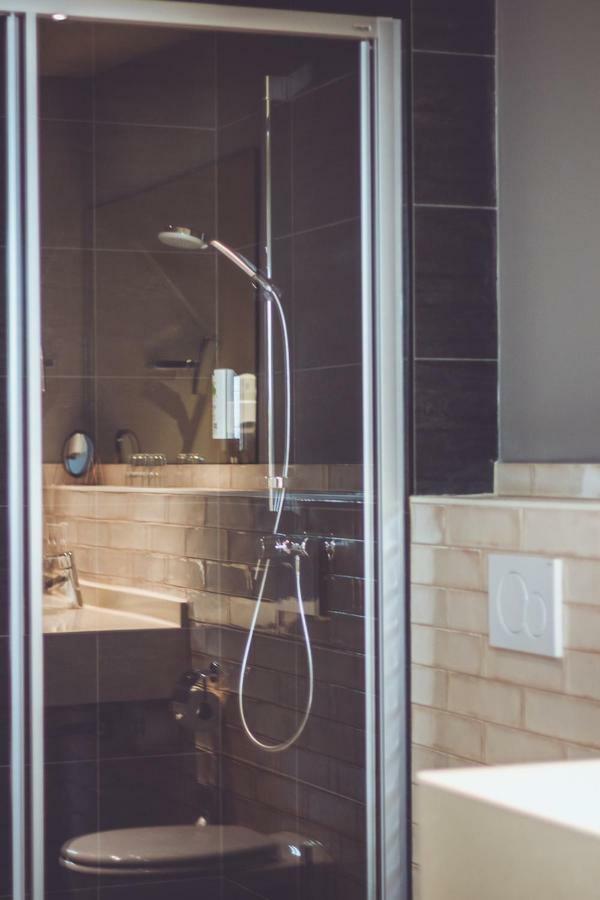 Hotel Goldene Traube - By Neugart ทราเบิน-ทราร์บาค ภายนอก รูปภาพ