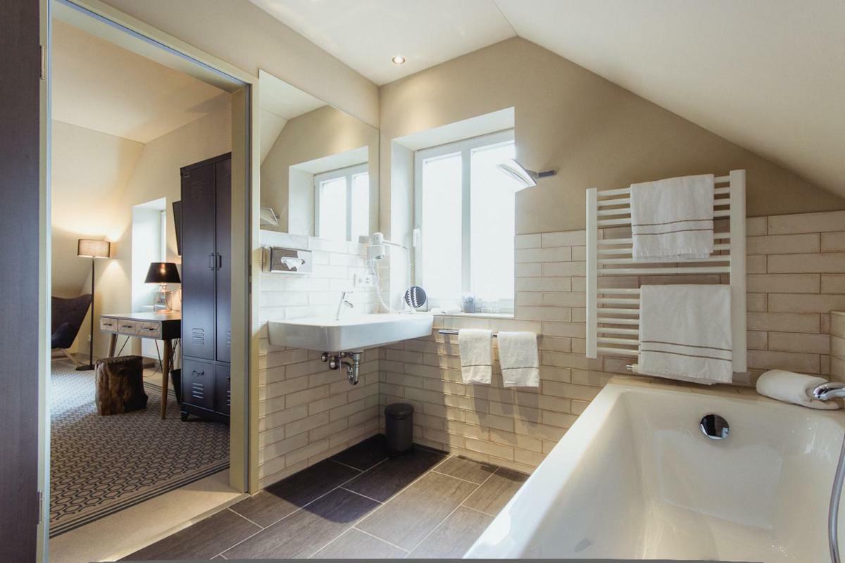 Hotel Goldene Traube - By Neugart ทราเบิน-ทราร์บาค ภายนอก รูปภาพ